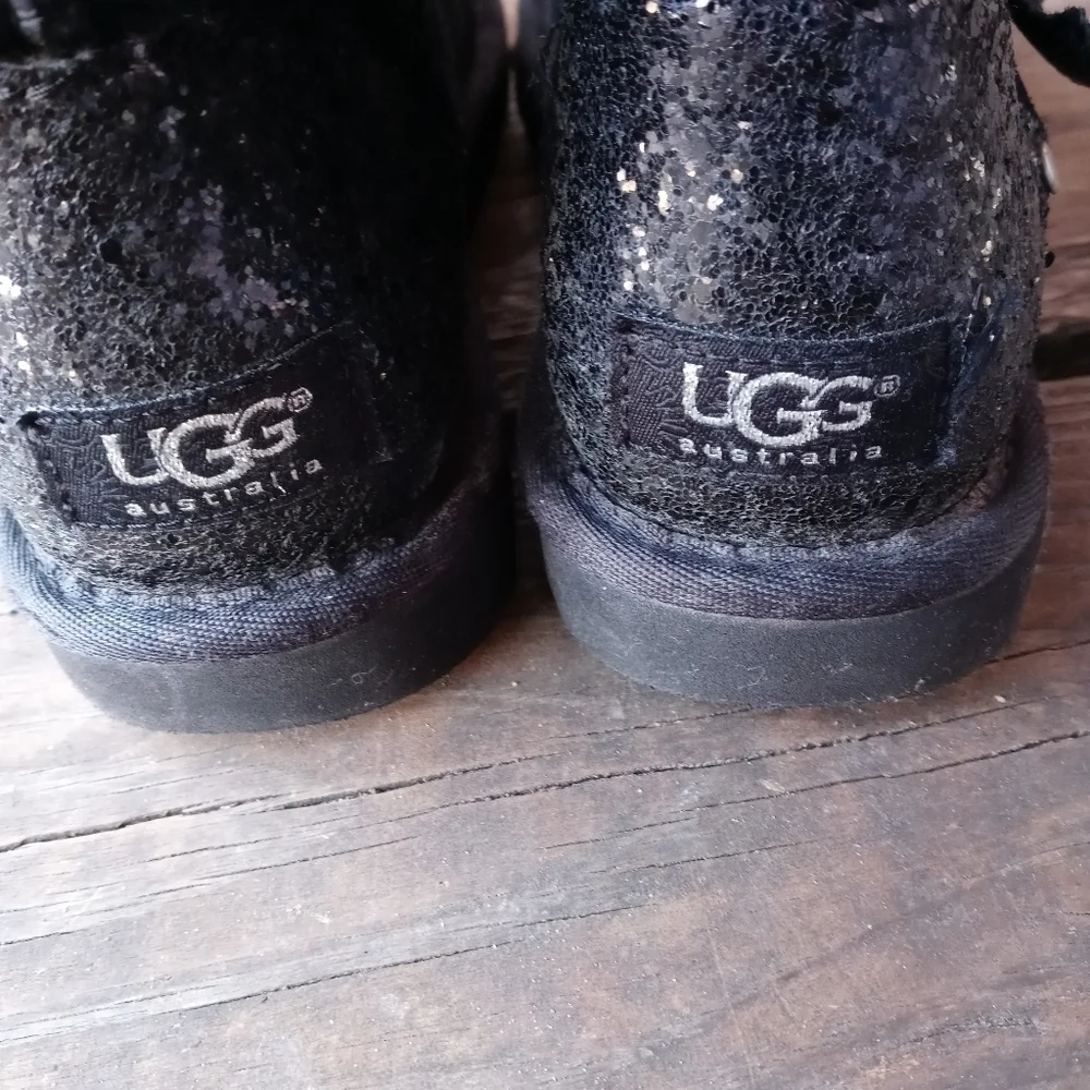 UGG Australia Blaise moto glitter zipper 1004271 black suede boots Size 6. 124pe